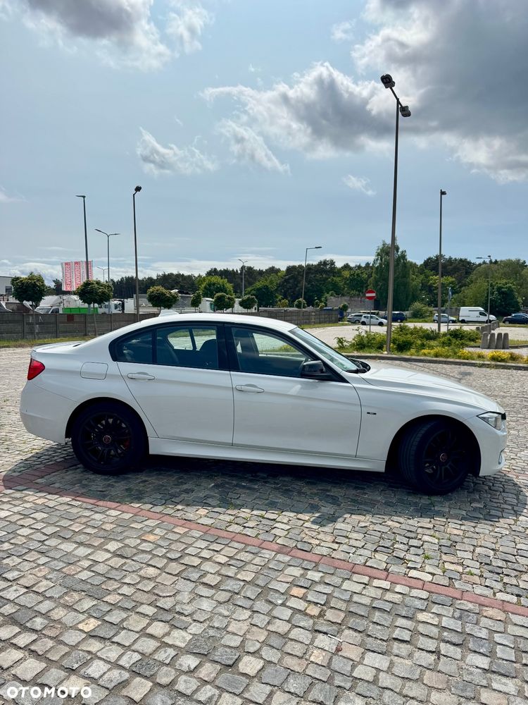 BMW Seria 3 330d Sport Line - 6