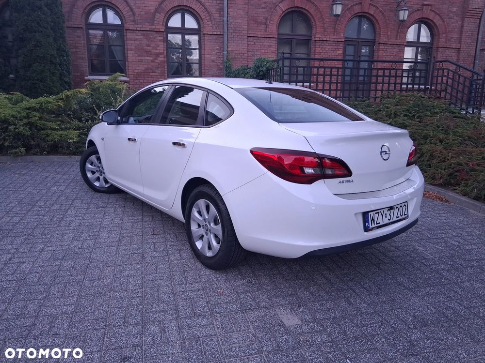Opel Astra 1.6 Business EU6 - 9