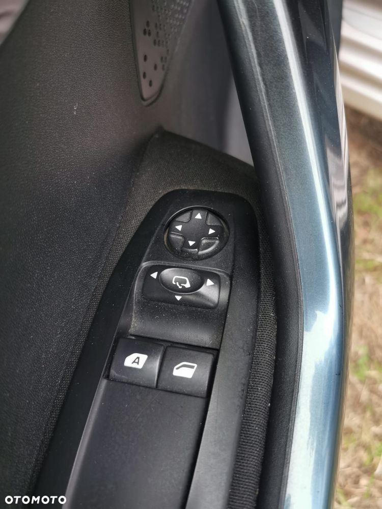 Peugeot 208 - 13