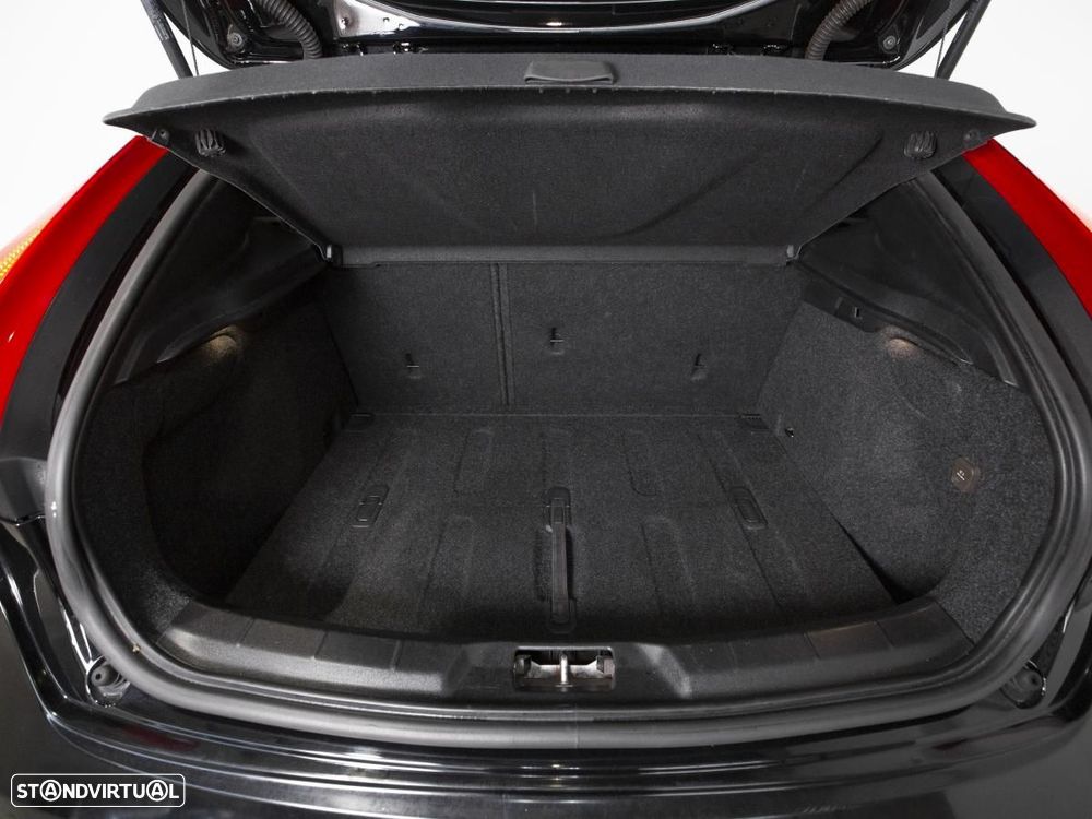 Volvo V40 Cross Country - 12