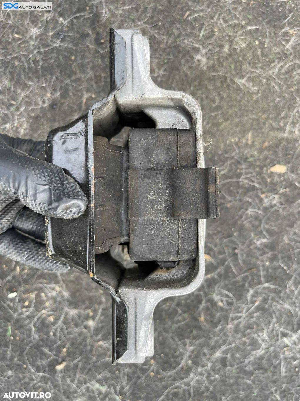 Suport Tampon Motor Stanga de la Cutie Viteze Manuala 6 Trepte Volkswagen Passat B6 2.0 TDI BMA BKP BMP BMR BVE BUZ BWV CBAA CBAB CBAC CBBB 2005 - 2010 Cod 3C0199555AA [C3792] - 4