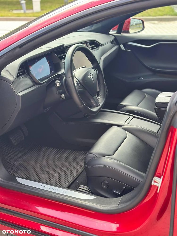 Tesla Model S - 21