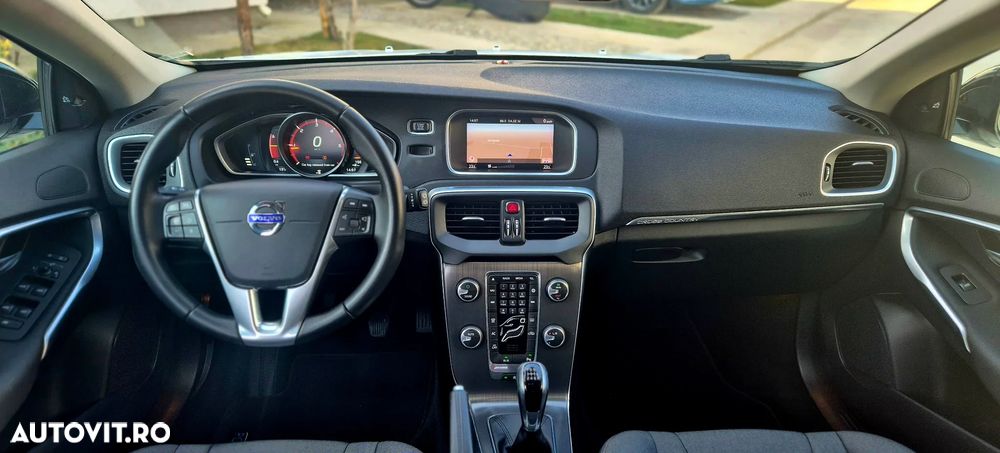 Volvo V40 D3 Momentum - 6