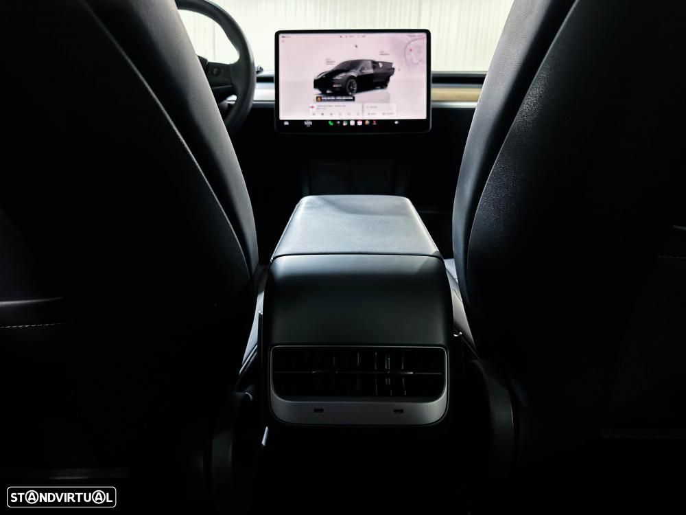 Tesla Model Y Long Range Dual Motor AWD - 26