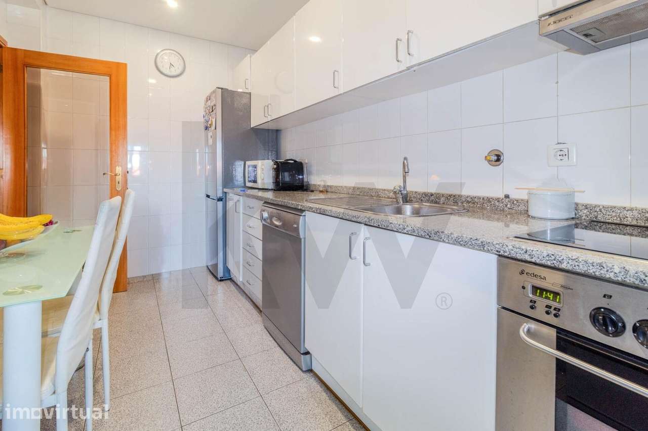 Apartamento T2 ao  centro de Rio Tinto, junto ao Metro, com garagem, e - Grande imagem: 3/27