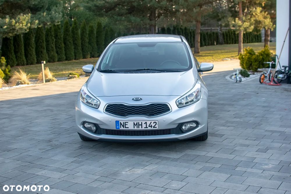 Kia Ceed - 11