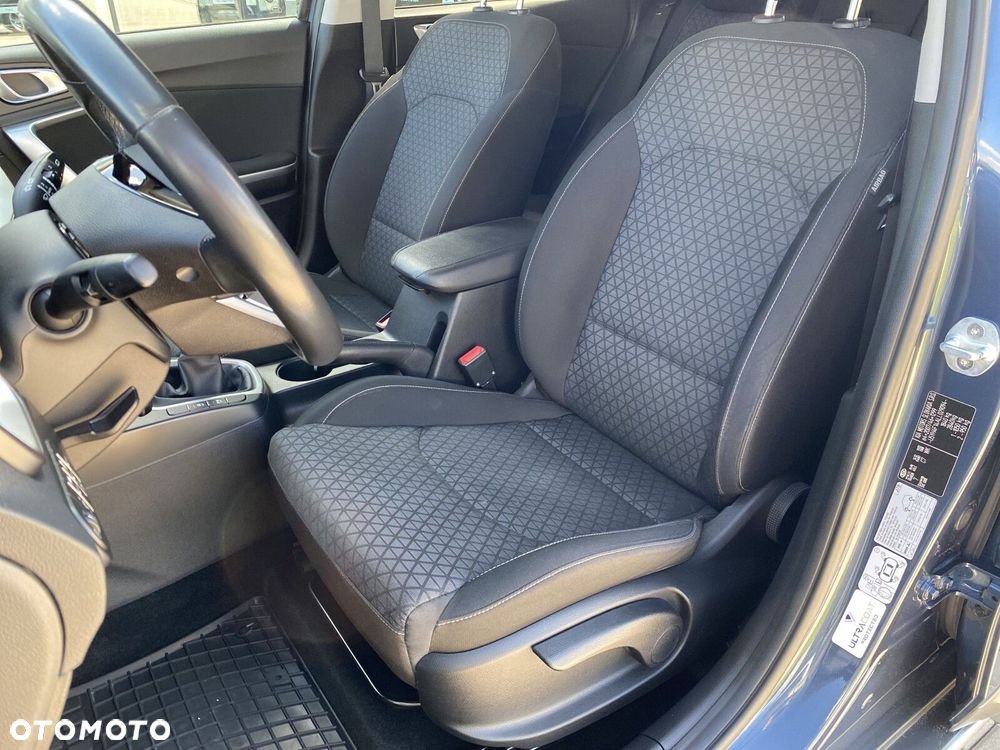 Kia XCeed - 10