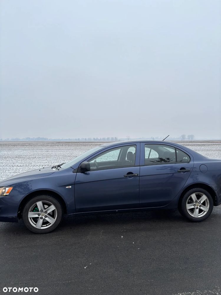 Mitsubishi Lancer 1.8 Invite - 3