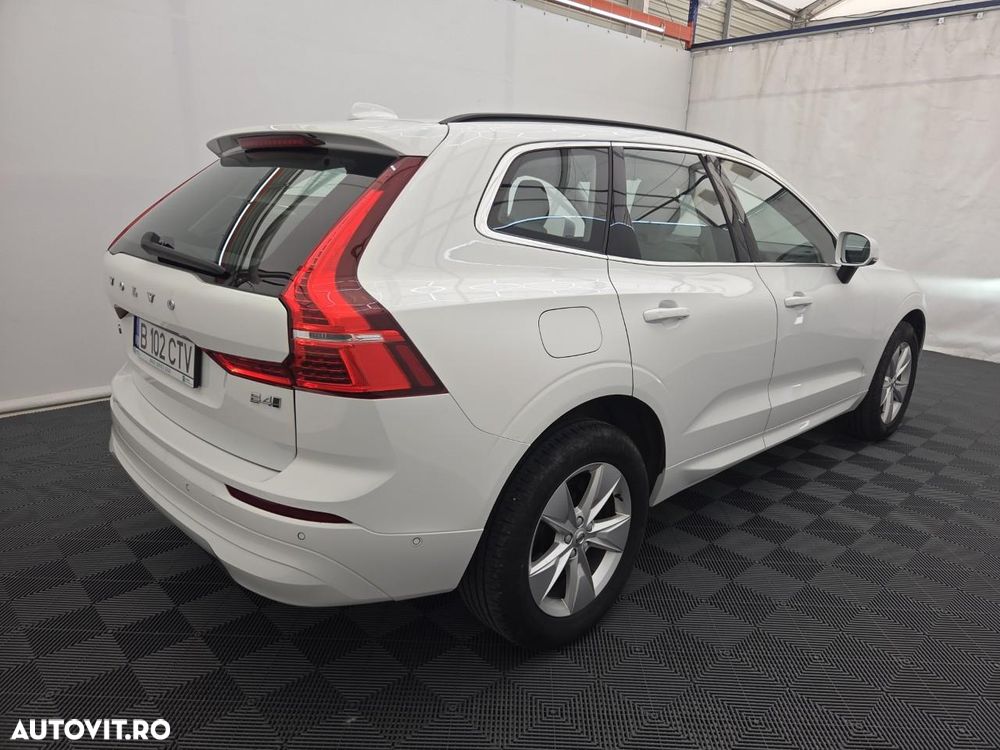 Volvo XC 60 B4 MHEV AT8 AWD Momentum Pro - 2
