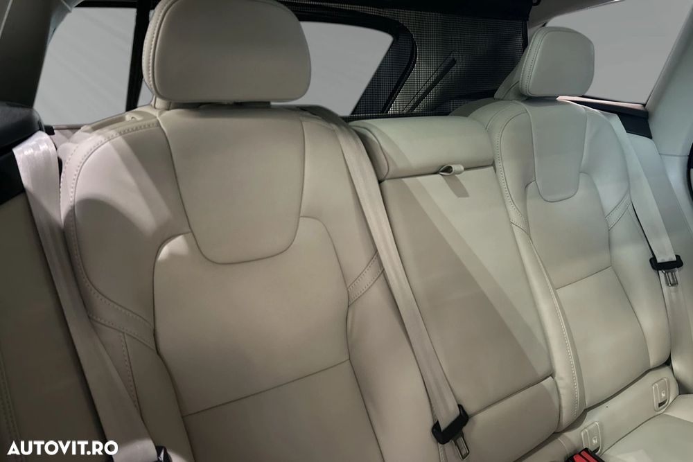 Volvo XC 60 T6 AWD AT PHEV Plus Bright - 23