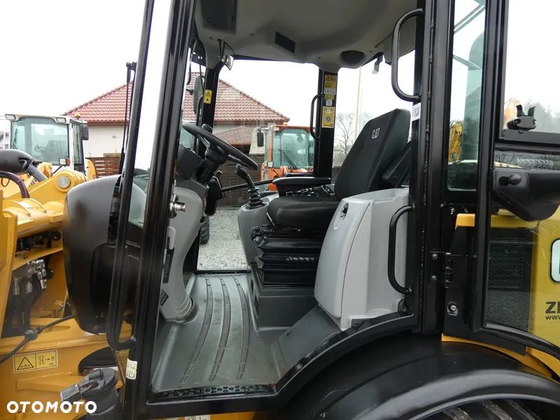 Caterpillar CAT 906M Z Niemiec / 2.942mth Serwis / Idealny / - 13