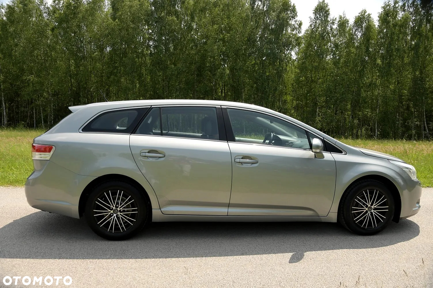 Toyota Avensis - 9