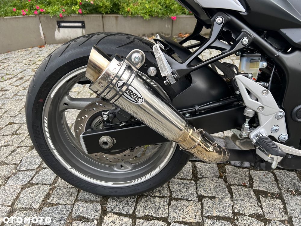 Suzuki GSR - 7