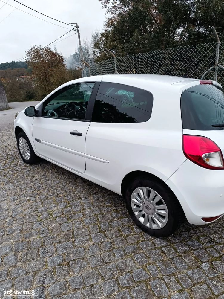 Renault Clio 1.5 dCi Dynamique S - 4