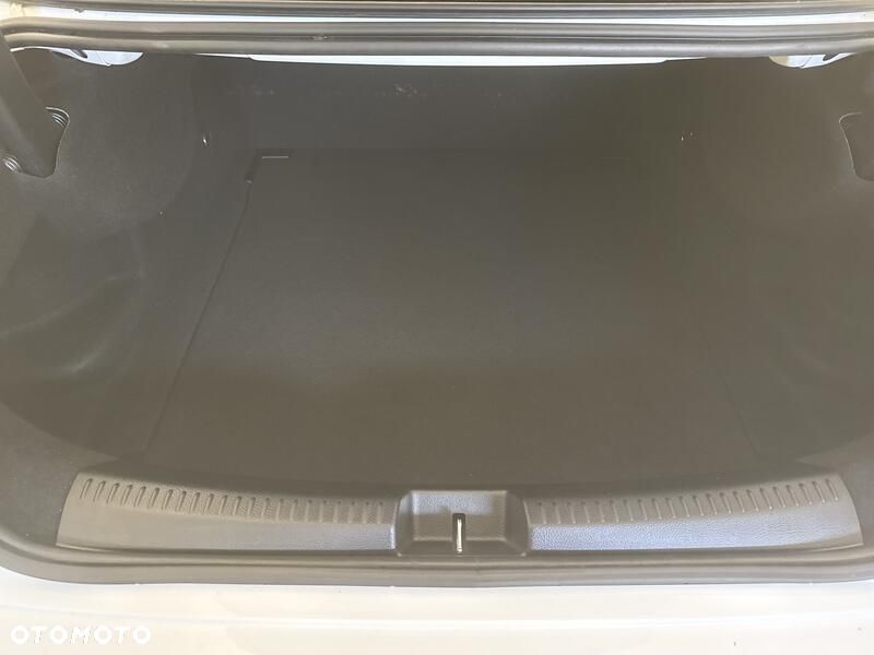Mercedes-Benz CLA 200 7G-DCT - 21