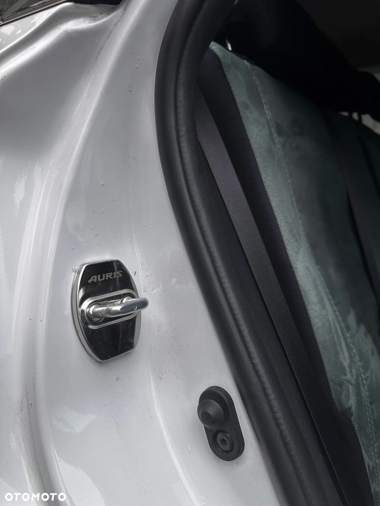 Toyota Auris Hybrid 135 Premium - 11