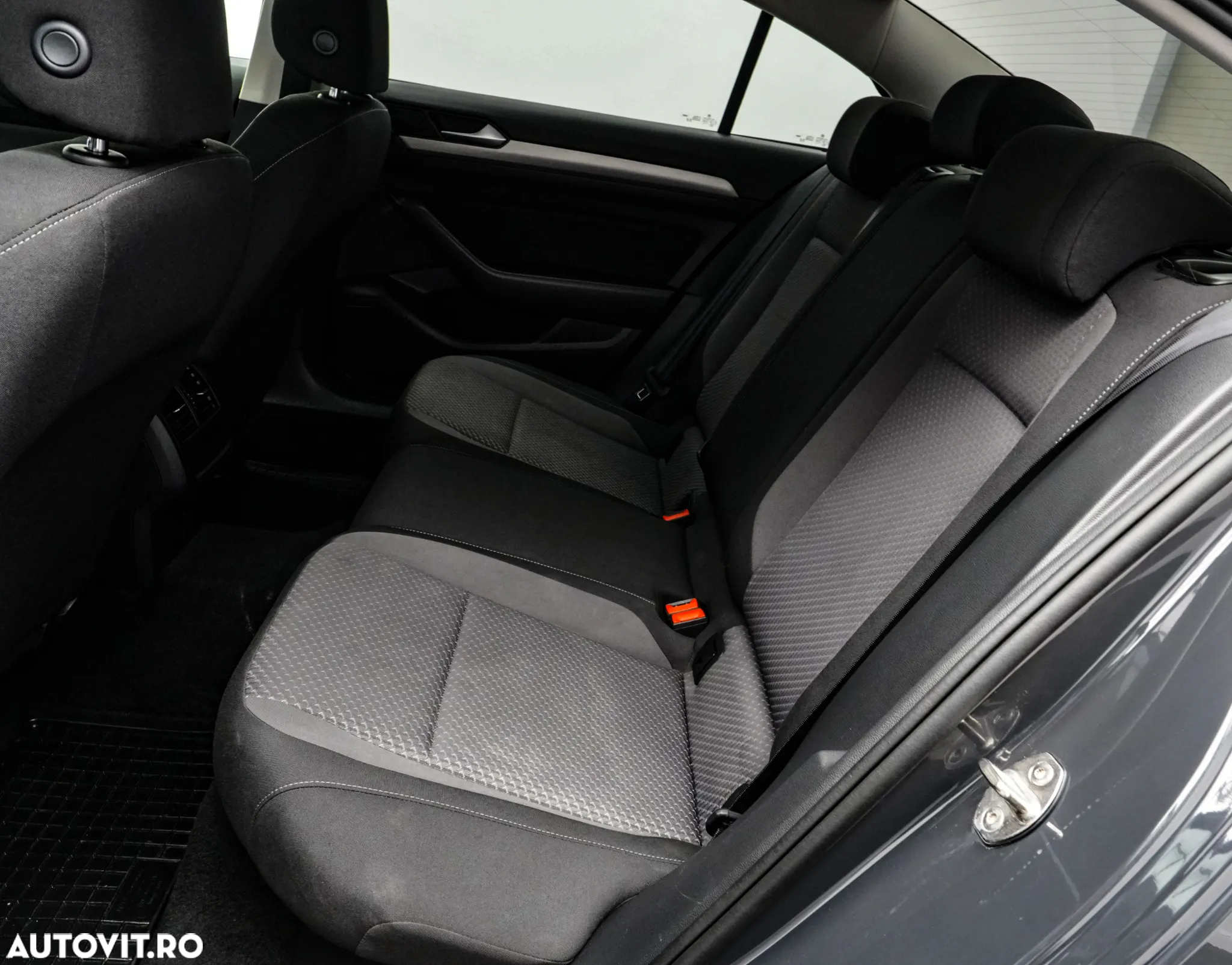 Volkswagen Passat 2.0 TDI DSG Advance - 16