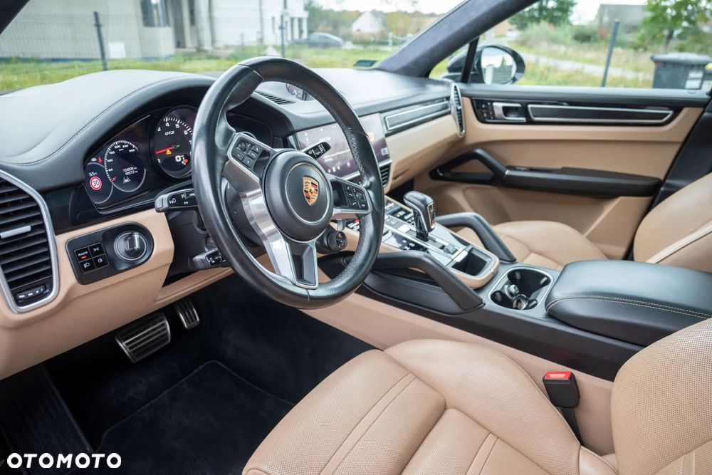 Porsche Cayenne Coupe GTS - 12