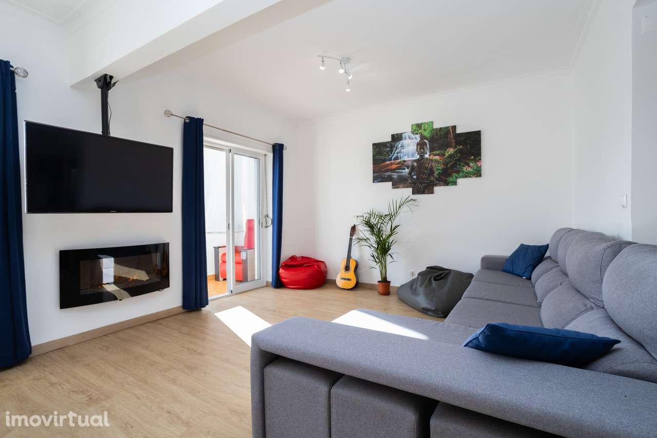 Amplo Apartamento com Localização Privilegiada -T4 na zona do Complexo - Grande imagem: 3/25