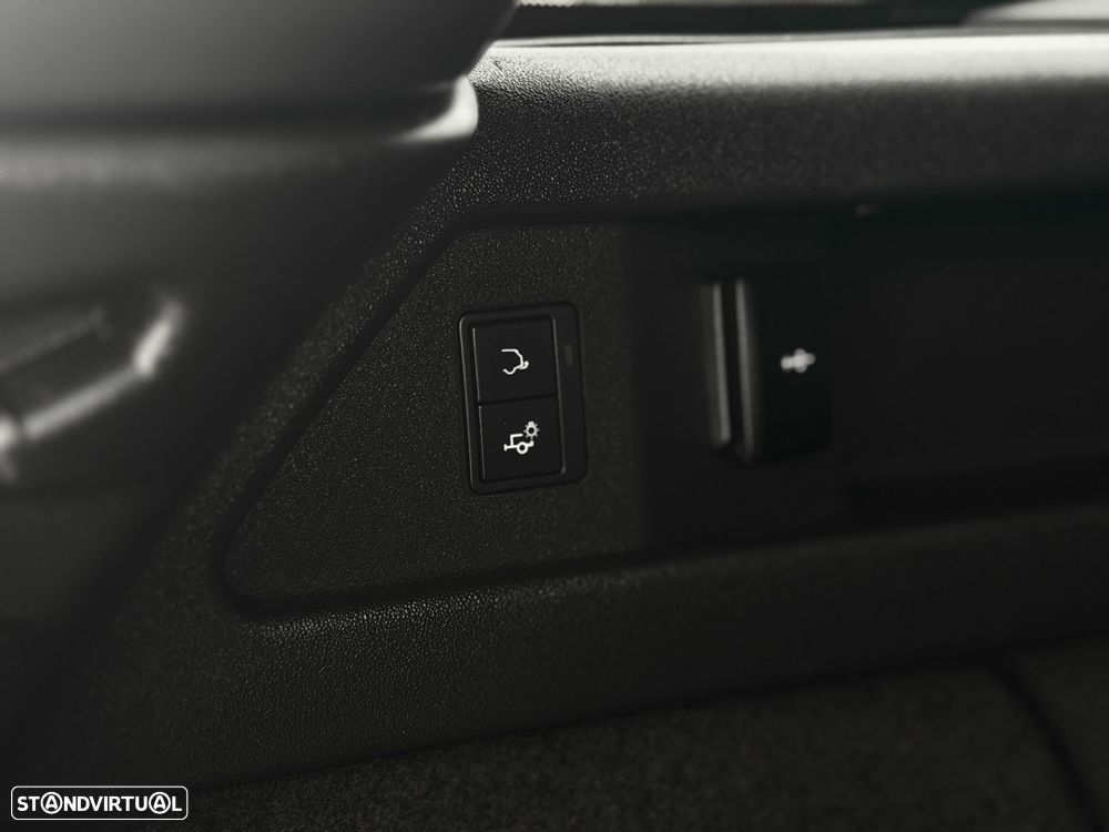 Land Rover Discovery Sport P300e R-Dynamic SE - 14