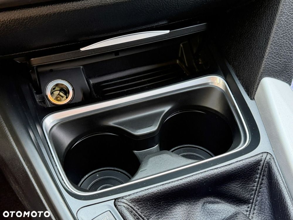 BMW Seria 3 320i Sport Line - 16