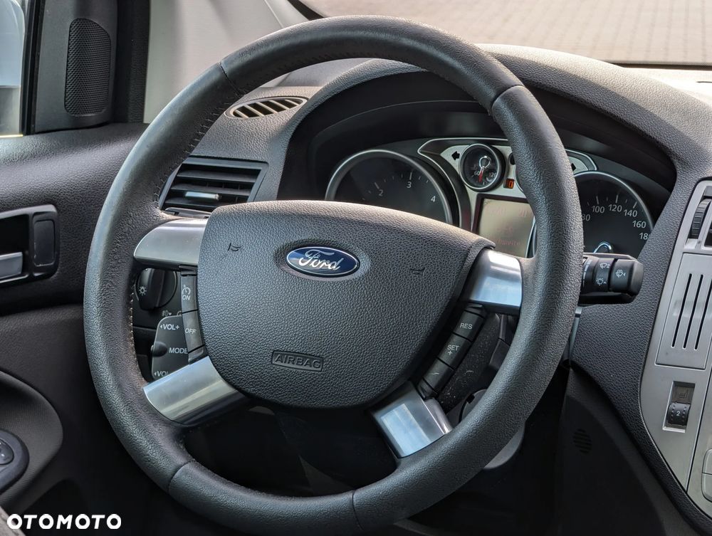 Ford Kuga 2.0 TDCi 4x4 Titanium - 26