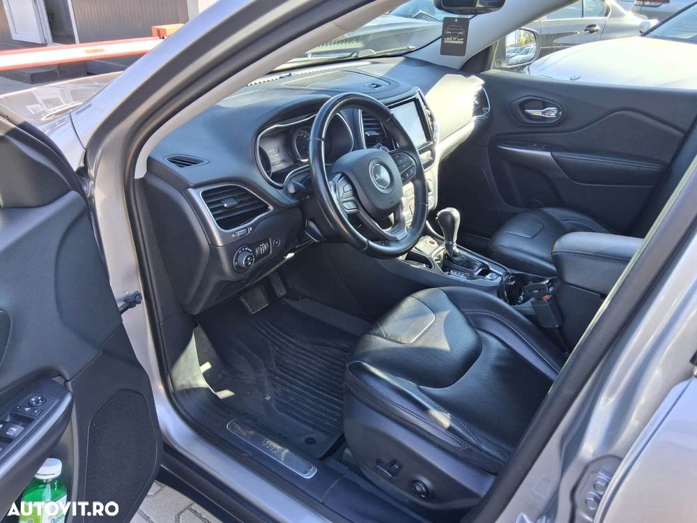 Jeep Cherokee - 9