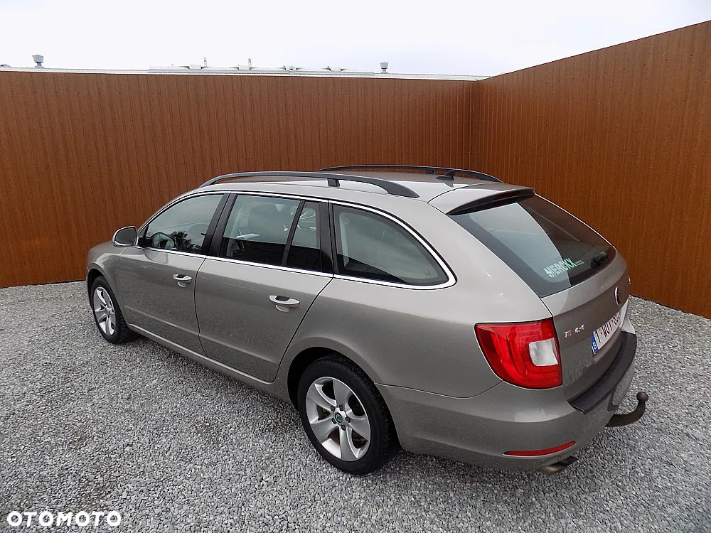 Skoda Superb 2.0 TDI 4x4 Elegance - 4