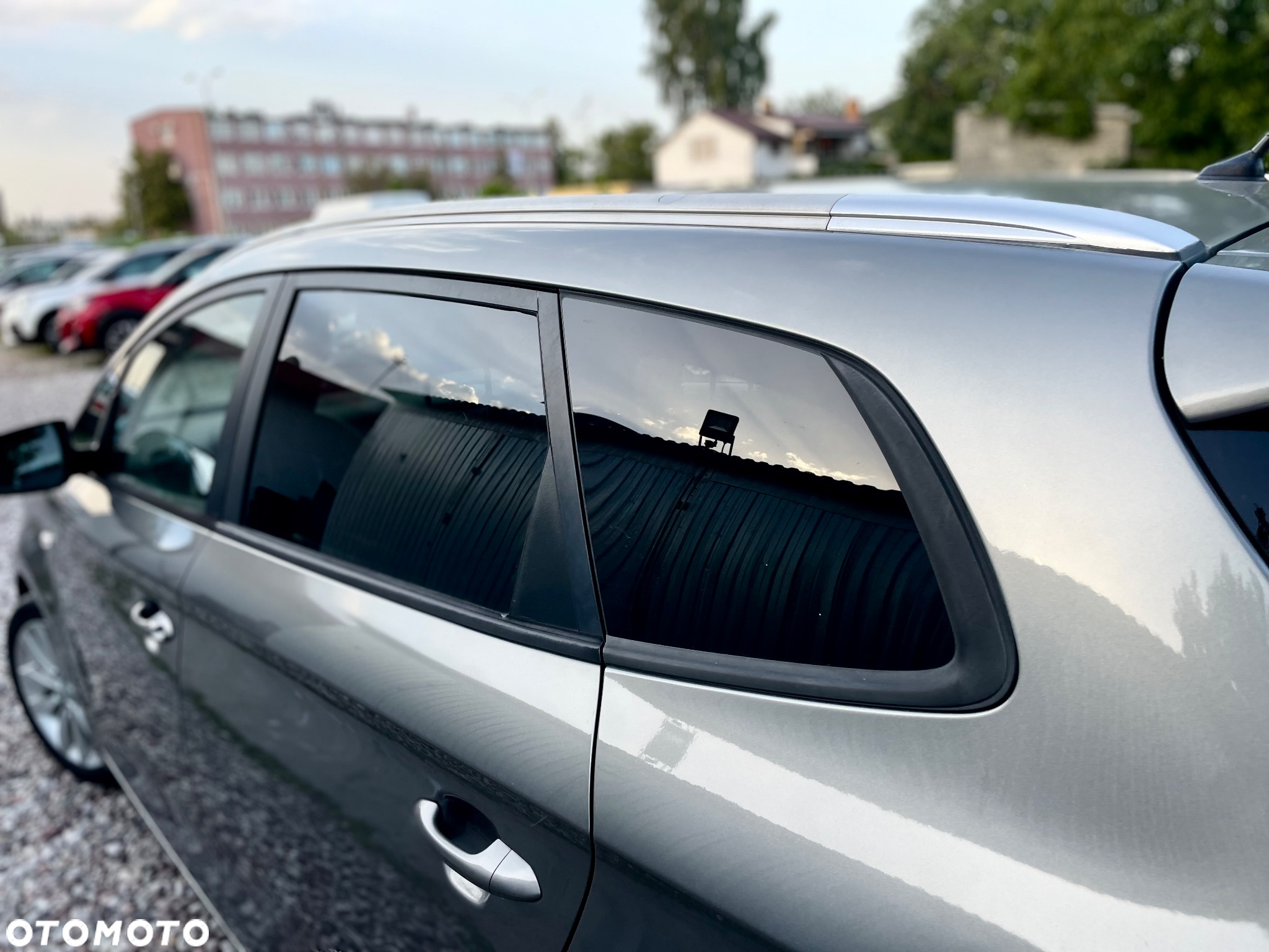 Kia Carens 1.7 CRDi 115 Dream Team Edition - 37