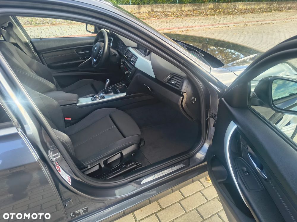 BMW Seria 3 318d Sport Line - 16