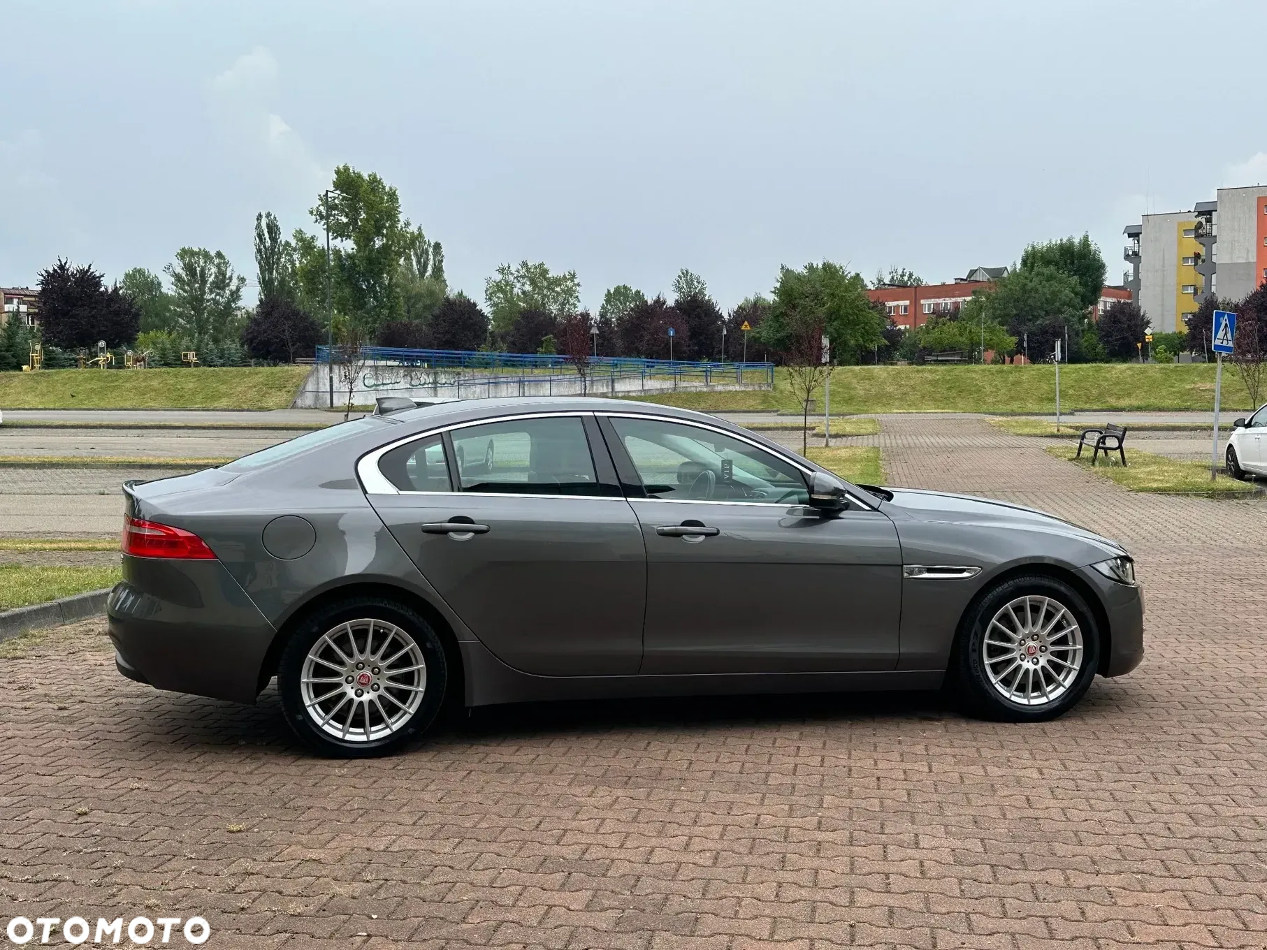 Jaguar XE - 13