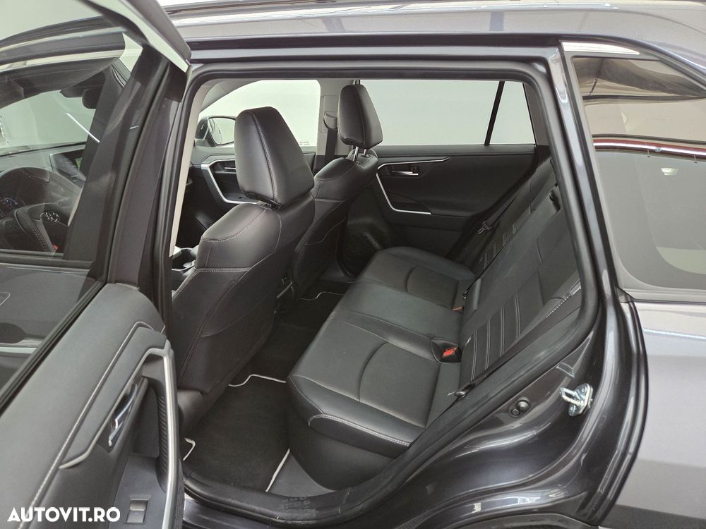 Toyota RAV4 - 6