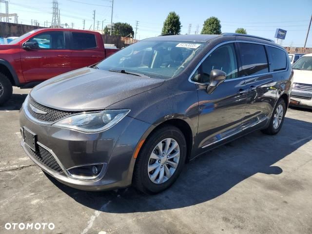 Chrysler Pacifica - 1