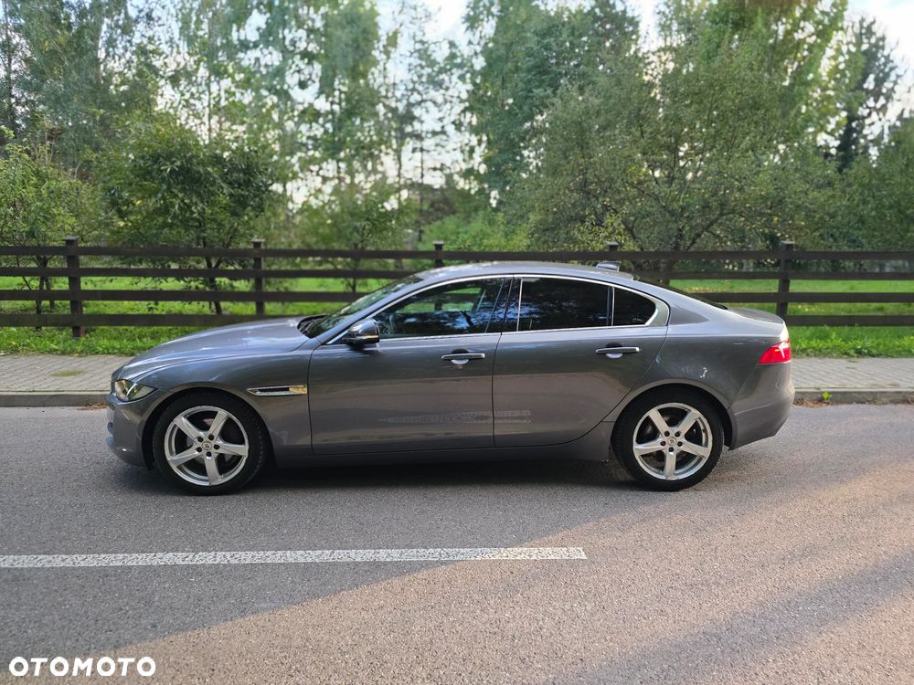 Jaguar XE 2.0 D Prestige - 22