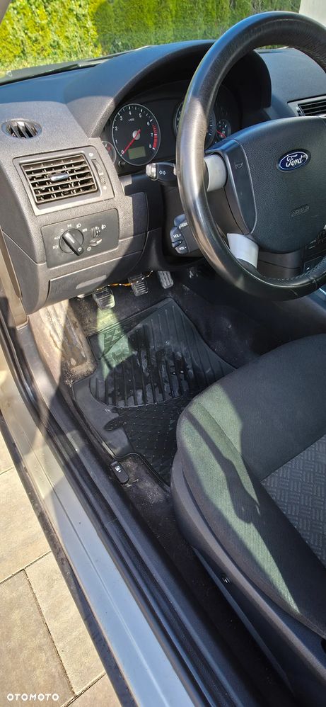 Ford Mondeo 1.8 Ambiente - 40