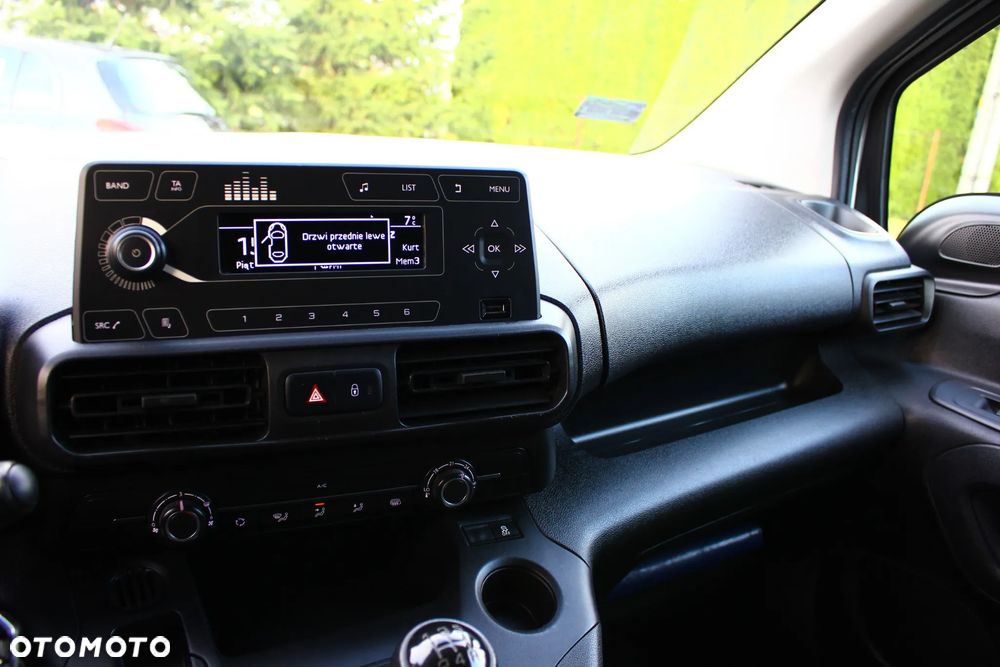 Toyota Proace City CHŁODNIA 1.5D-4D 102KM LONG L2 3 Osobowy - 24