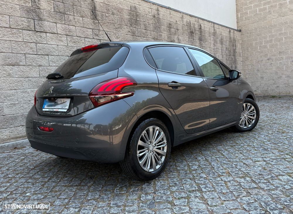 Peugeot 208 1.2 PureTech Signature - 4