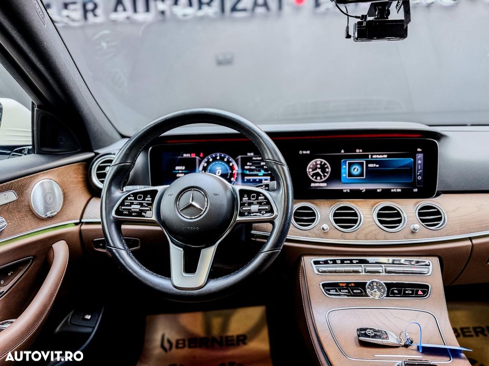 Mercedes-Benz E 300 9G-TRONIC AMG Line - 17