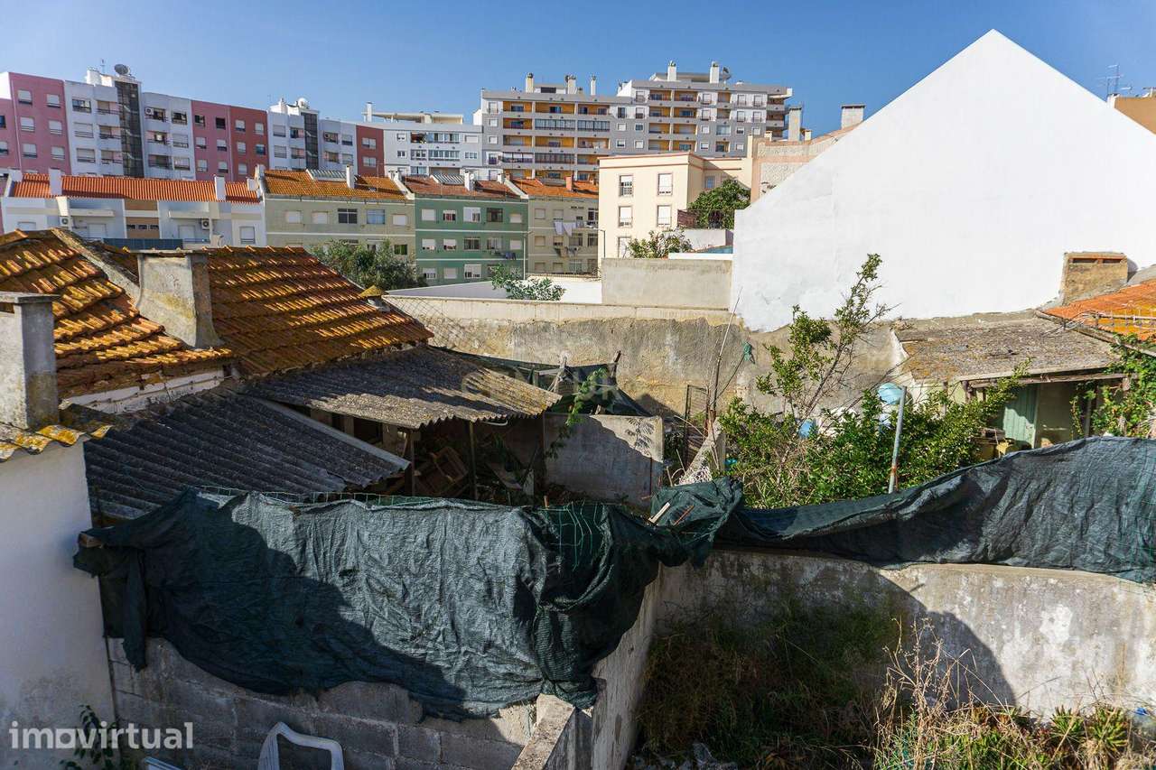 Terreno com ruínas apto para construção, com projeto aprovado pela C. - Grande imagem: 4/4