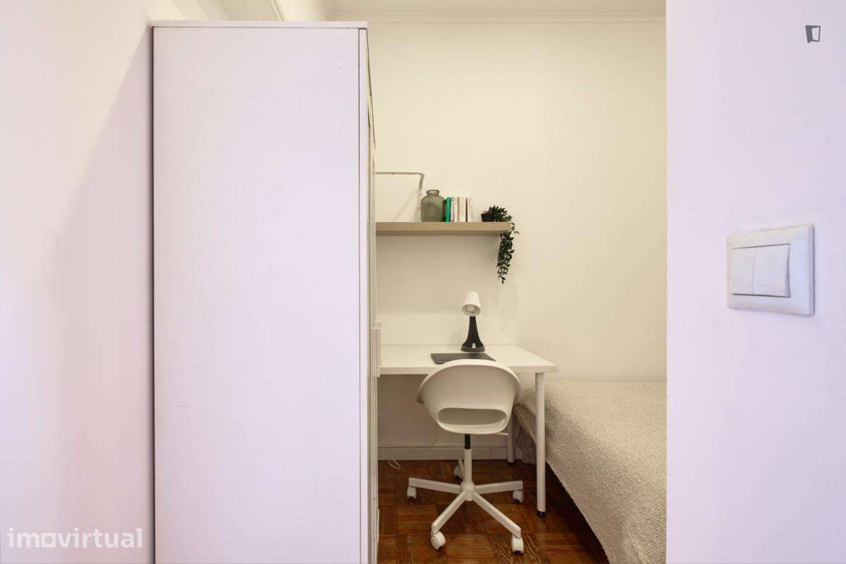 Quarto - localizado em Alameda Lisbon - Grande imagem: 2/49
