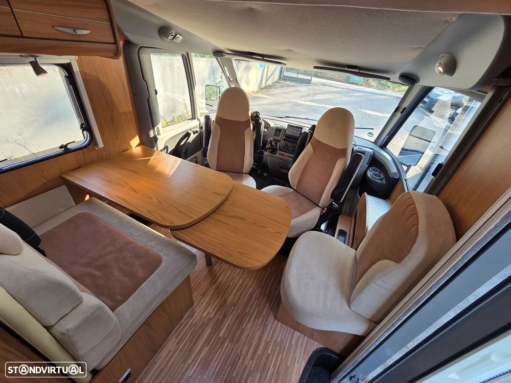 Burstner Aviano 725i cama central - 3
