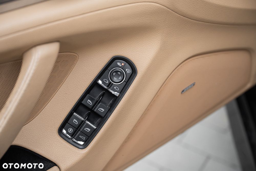 Porsche Panamera 4 PDK Platinum Edition - 15