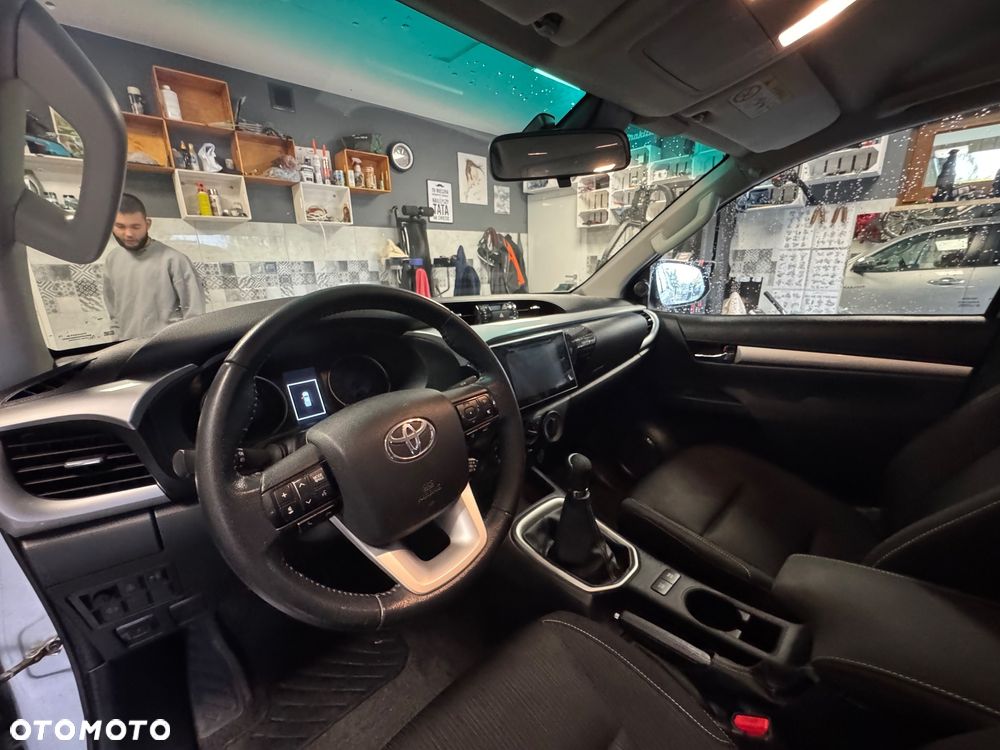 Toyota Hilux 2.4 D-4D Double Cab DLX 4x4 - 12