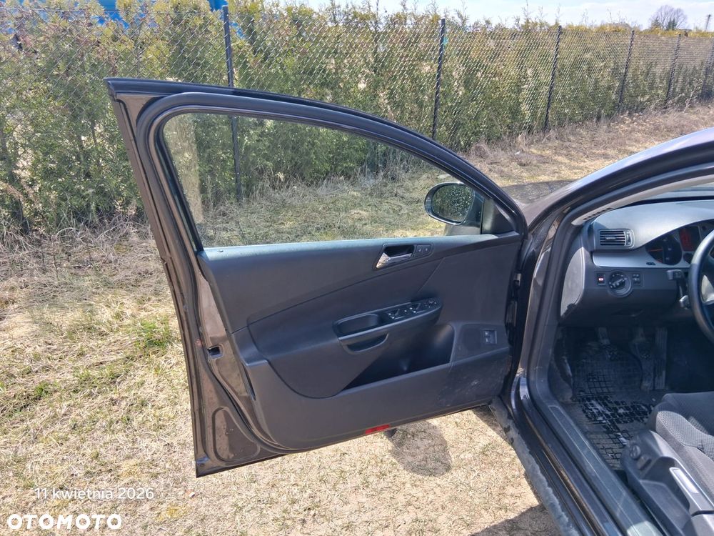 Volkswagen Passat 1.9 TDI Comfortline - 14