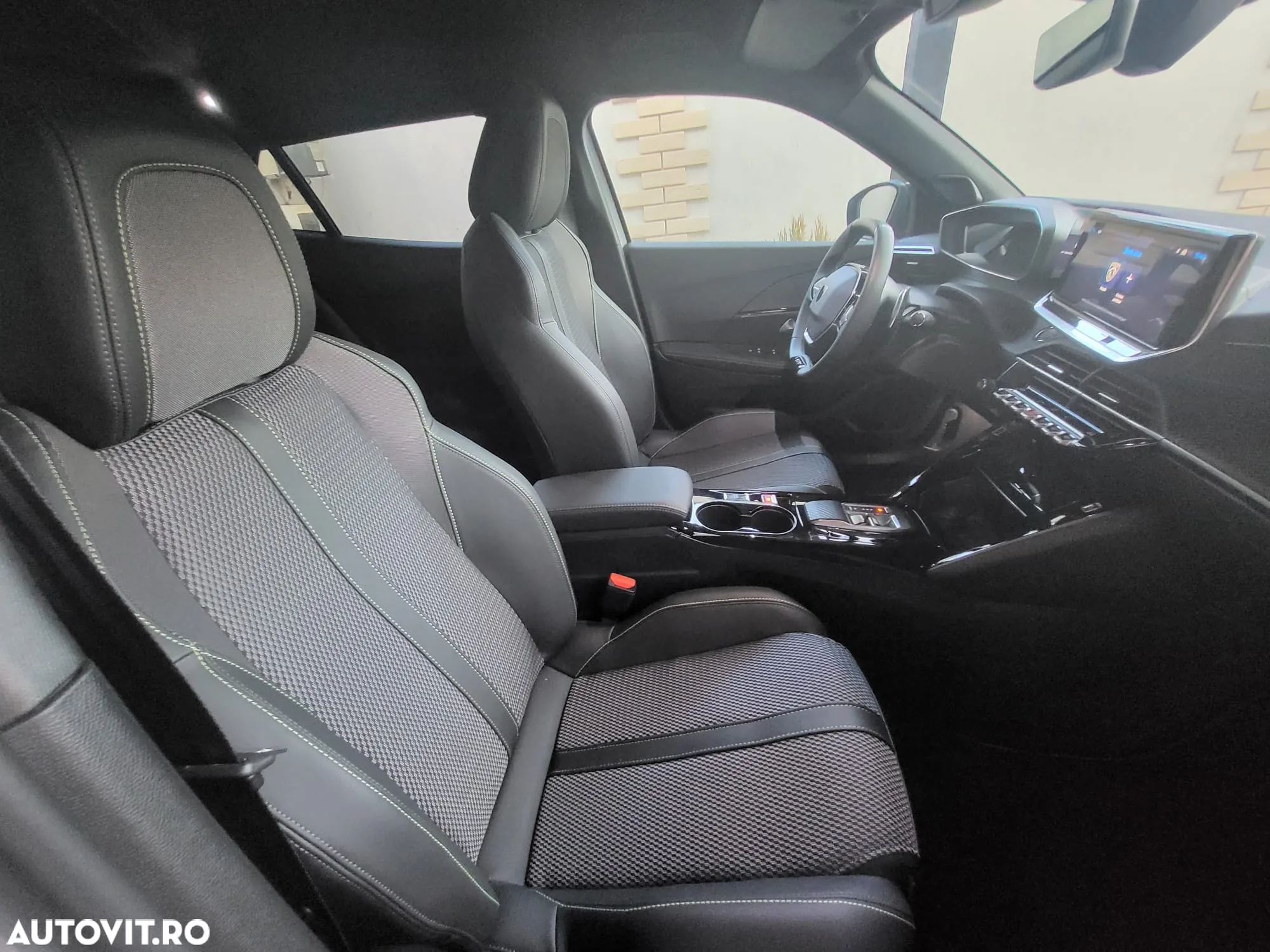 Peugeot 2008 1.2L 136 e-DCS6 MHEV GT - 6