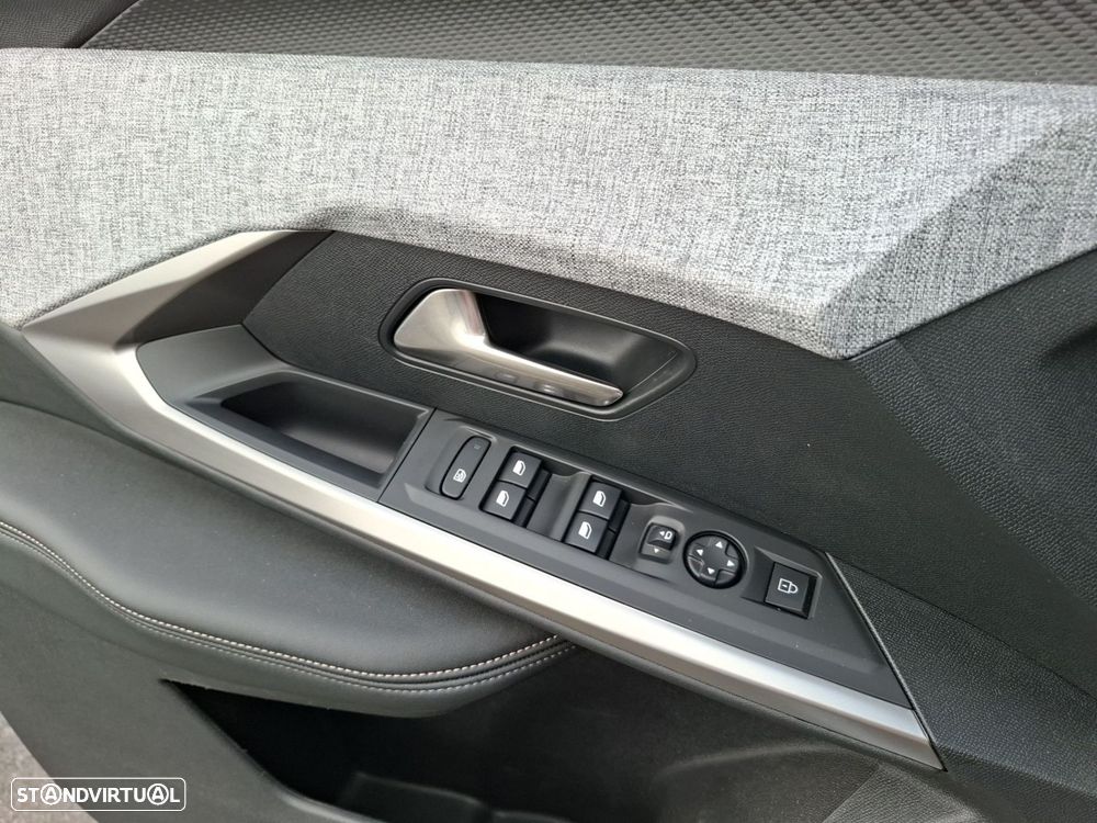 Peugeot 3008 1.2 Hybrid Allure e-DCS6 - 26