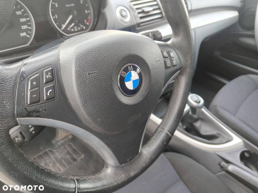 BMW Seria 1 - 25