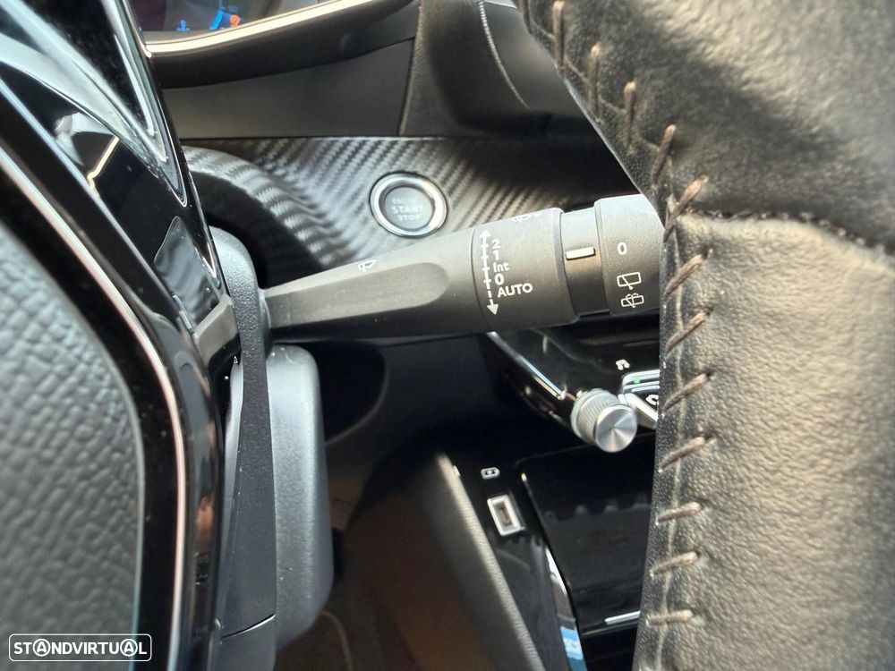 Peugeot 2008 1.2 PureTech Allure - 22