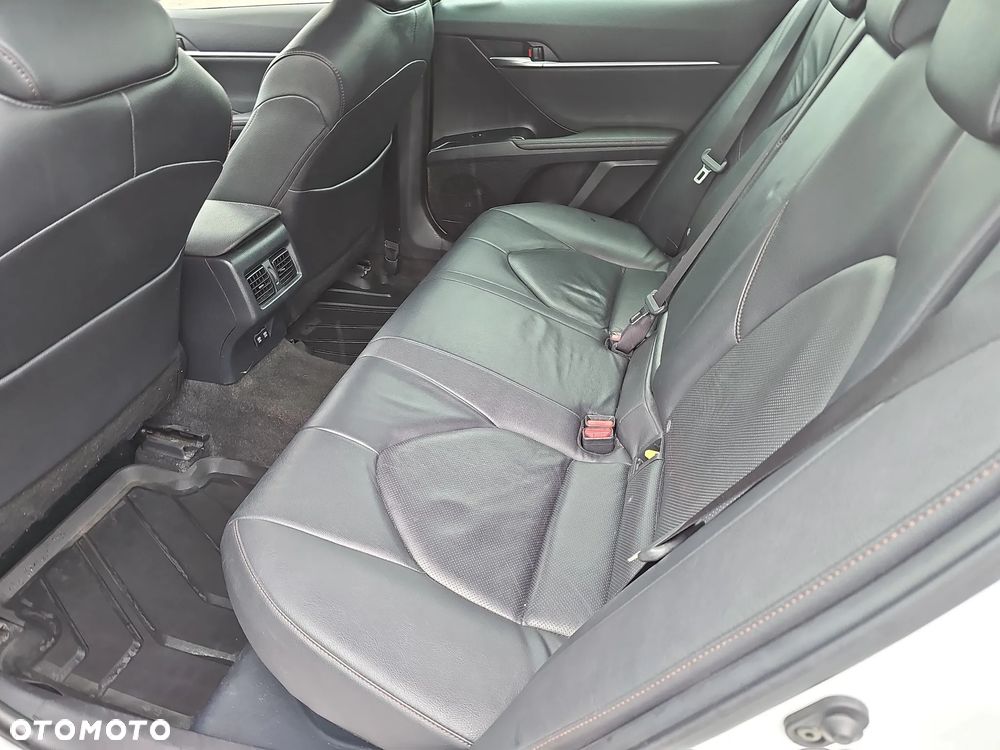 Toyota Camry 2.5 Hybrid Executive CVT - 25