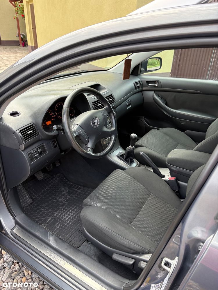 Toyota Avensis 2.0 VVT-i Executive - 6